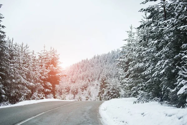 Górska droga zima — Zdjęcie stockowe