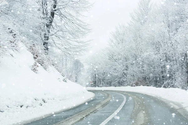 Ορεινό δρόμο χειμώνα — Φωτογραφία Αρχείου
