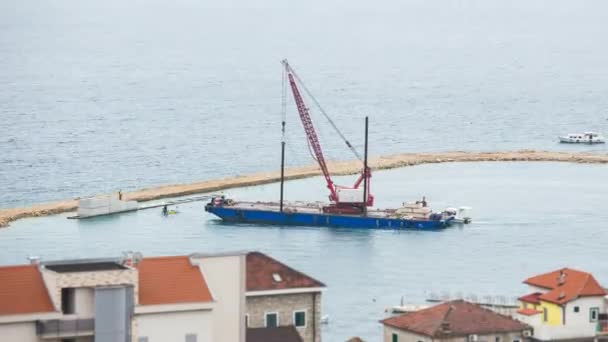 海でヨットのマリーナの建設 時間周を傾けるシフト効果を ビデオ — ストック動画