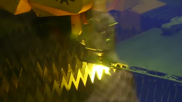 Automatic Machine Robotic Arm Cutting Metal Process — Stock Video