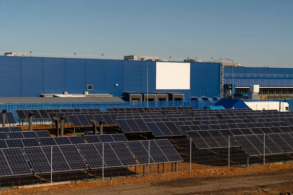 Central Energia Solar Turbinas Eólicas Fornece Shopping Center — Fotografia de Stock