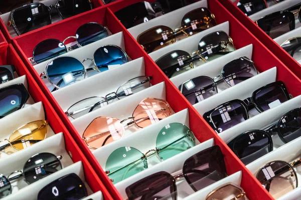 Sonnenbrillen Schaufenster Moderahmen — Stockfoto