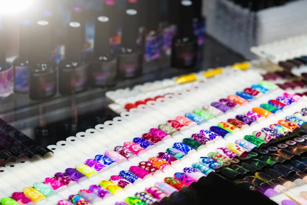 Eine Kosmetikkollektion Für Nagellacke Einem Einkaufszentrum — Stockfoto