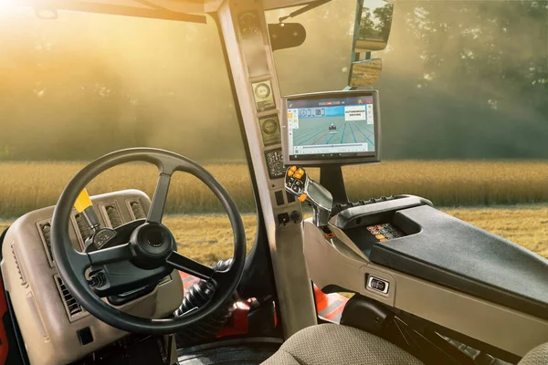 Autonomní Traktor Pracuje Poli Inteligentní Zemědělství — Stock fotografie
