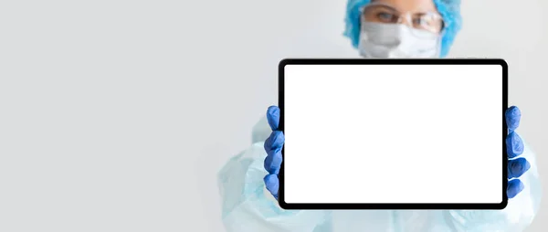 Medico Con Tablet Digitale — Foto Stock