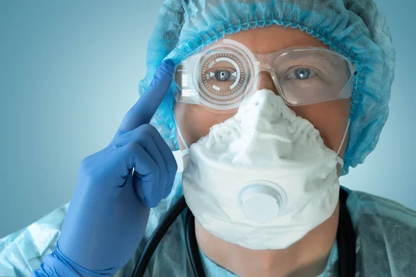 Heart Surgeon Augmented Reality Glasses Head Display — Stock Photo, Image