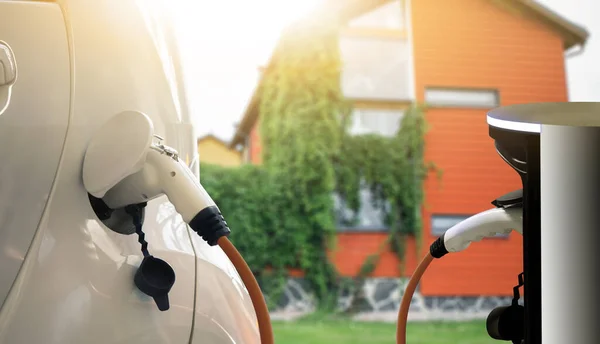 Coche Eléctrico Con Estación Carga Casa Campo — Foto de Stock