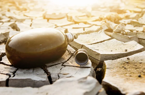 Lege Fles Woestijn Droogte Waterschaarste Als Gevolg Van Opwarming Van — Stockfoto