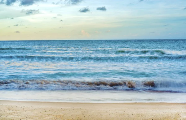 günbatımı zaman, sörf gün Beach'de.