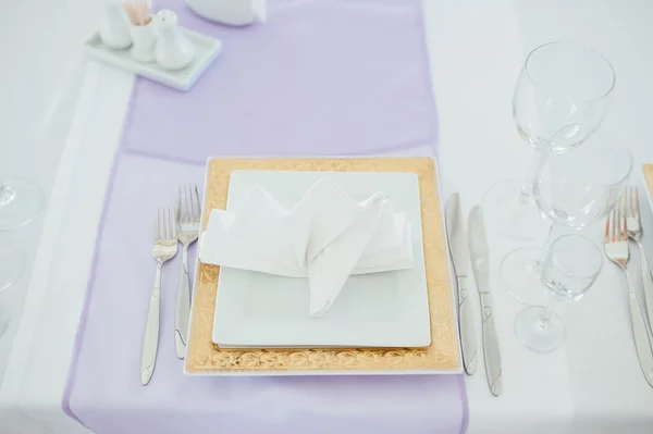 Conjunto de mesa para boda u otro evento abastecido — Foto de Stock