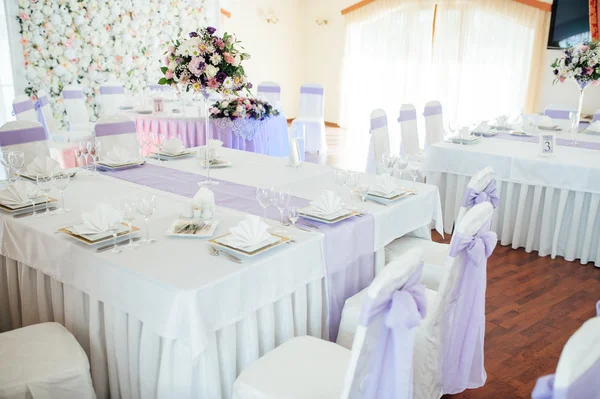 Conjunto de mesa para boda u otro evento abastecido —  Fotos de Stock