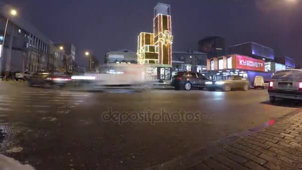 DNEPR, UCRAINA - 11 GENNAIO 2017: Timelapse con traffico in strada la sera — Video Stock