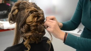 Güzel esmer Güzellik Salonu ve Kuaför