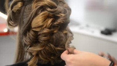 Güzel esmer Güzellik Salonu ve Kuaför