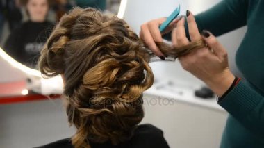 Güzel esmer Güzellik Salonu ve Kuaför