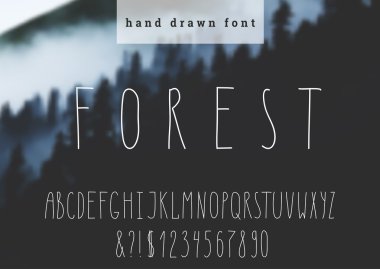 Vektör el çizilmiş yazı tipi. Modern dar harfler. Arka plan bulanık üzerinde çizilmiş tipografi el