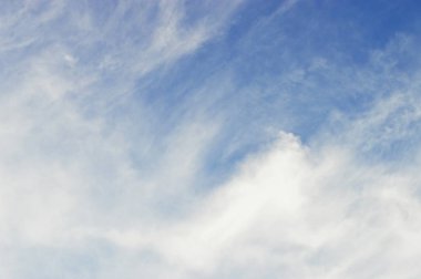 beyaz bulut ve mavi gökyüzü