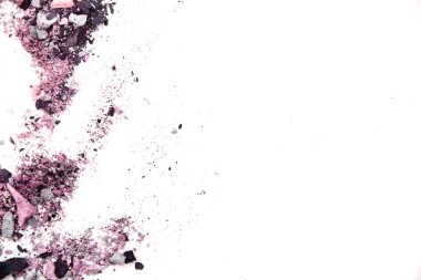 Göz farı kozmetik toz kopya alanı dağınık. Beyaz arka plan üzerinde izole çeşitli kümesi. Moda ve güzellik endüstri kavramı. Metin, doku mineral makyaj için soyut, yer