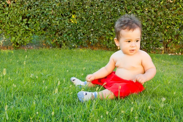 New born with multiple mosquito bites. Allergy to insect bites — Stock Photo, Image