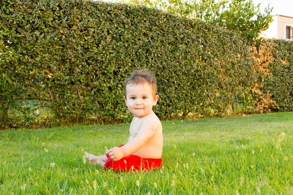 New born with multiple mosquito bites. Allergy to insect bites — Stock Photo, Image