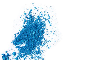 Göz farı kozmetik toz kopya alanı dağınık. Beyaz arka plan üzerinde izole çeşitli kümesi. Moda ve güzellik endüstri kavramı. Metin, doku mineral makyaj için soyut, yer