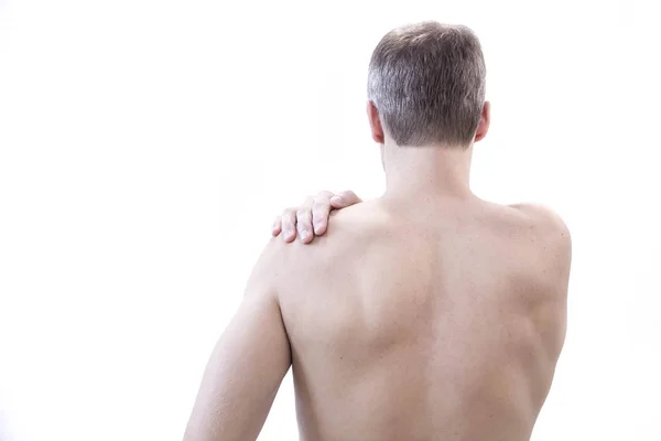 Здравоохранение и проблемная концепция - несчастный человек, страдающий от боли в шее или плече дома — стоковое фото