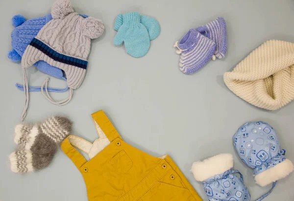 Bebé ropa de lana en la tienda de moda, ropa de invierno — Foto de Stock