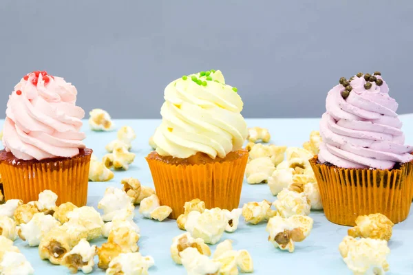 Színes cupcake fél háttér — Stock Fotó