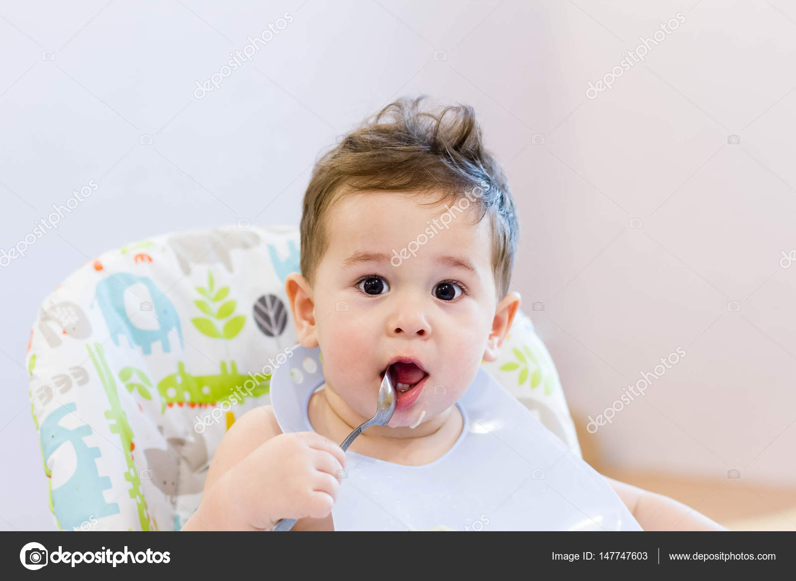 how to teach a baby to eat with a spoon
