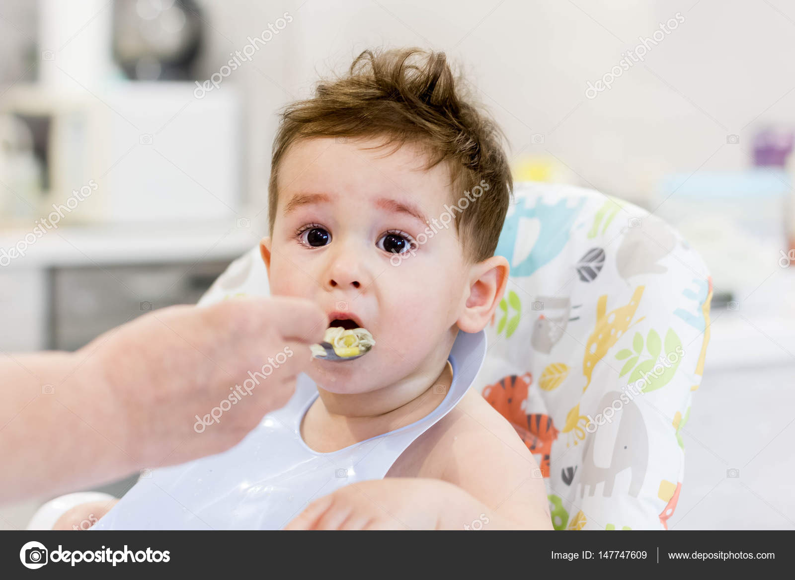 how to teach a baby to eat with a spoon