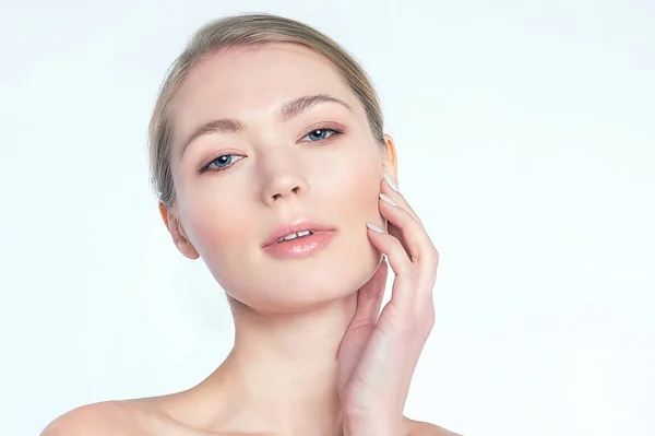 Face of beautiful woman pointing at her eye area. perfect skin — Stock Photo, Image
