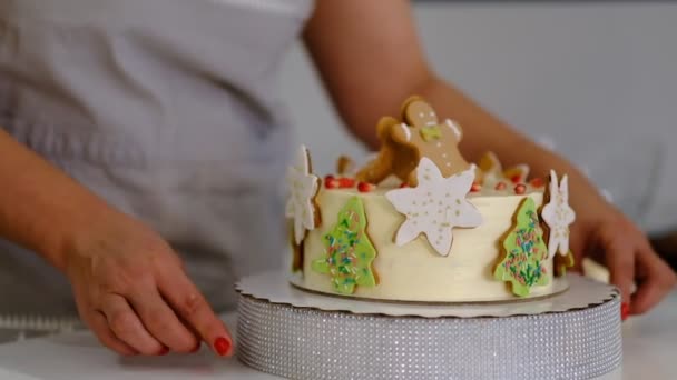 Cukrárna žena příprava dort k Vánocům