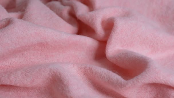 Morbido tessuto rosa Sfondo in lana. Alpaca lana mohair vestiti texture primo piano. Cashmere naturale Macro morbido e soffice in lana merino. Tessuto di lana. Dettaglio peloso lavorato a maglia superficie texture — Video Stock