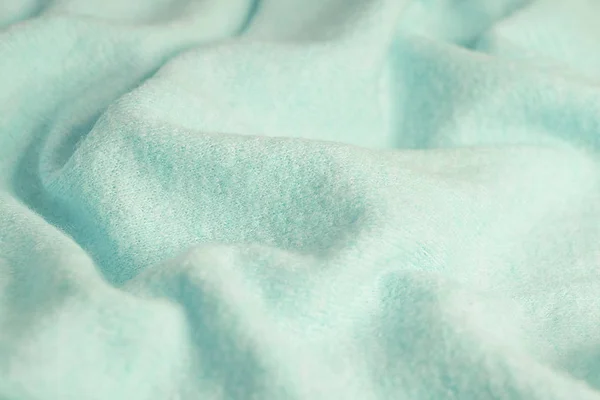 Suave tejido de punto hecho de cachemira con grandes pliegues, un detalle de ropa. textura de tela azul — Foto de Stock