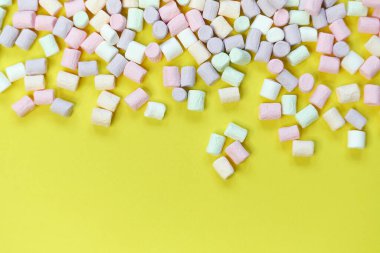 Pastel Şekerleme Şekerleme Üst Görünümü Soluk Sarı Masa Bazı Dağılmış