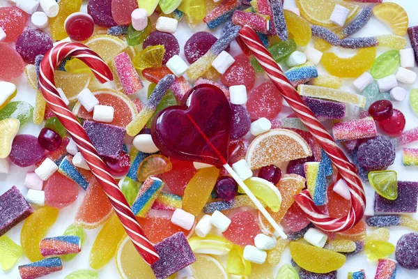화려 한 사탕을 많이 먹었지. ( 영어 ) Happy Birthday Sweet Treat Swirl Candy Lollypop - 브라이트 백 그라운드 플랫에 고립된 하얀 배경 — 스톡 사진