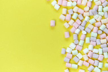 Pastel Şekerleme Şekerleme Üst Görünümü Soluk Sarı Masa Bazı Dağılmış