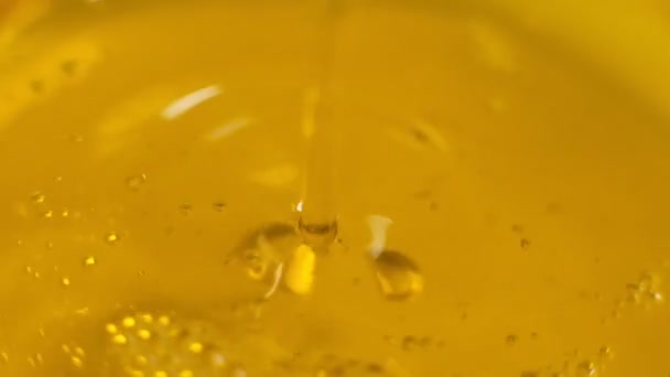 Oil drops and ripple. Drops of oil falling in pond and making ripple. Slow motion. Shot video. — Wideo stockowe