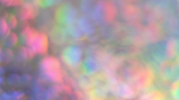 色ネオングラデーション。虹色の光沢。ホログラフィックな背景。抽象的なぼやけた背景を移動する。ホログラフィック効果のある銀紙です。閉じるショットスローモーションビデオ — ストック動画