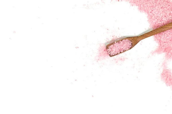 Sal rosada aislada en cucharada sobre fondo blanco. enfoque selectivo o borroso . —  Fotos de Stock