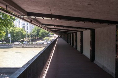  Açık tüneli Nehri