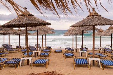 Thatch şemsiye Yunanistan sahilde