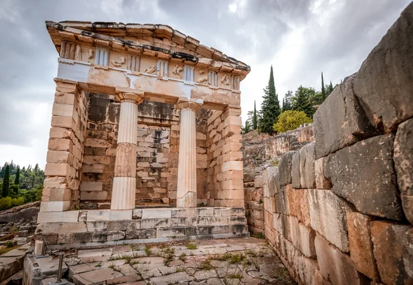 アテネ、デルフィ、アテネの再建された財務省 — ストック写真