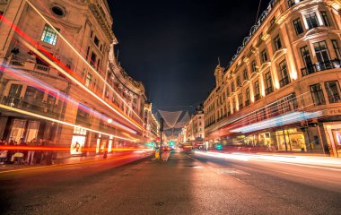 Regent Street, Londra gece trafik