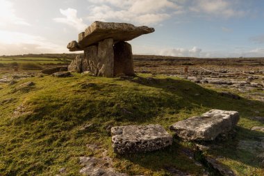 Poulnabrone dolmen, İrlanda
