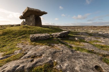 Poulnabrone dolmen, İrlanda