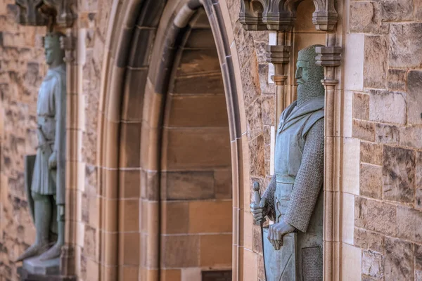 Statue alle porte del Castello di Edimburgo — Foto Stock