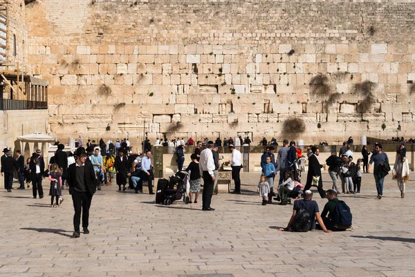 Credenti vicino al Muro del Pianto, al Muro del Pianto o al Kotel — Foto Stock