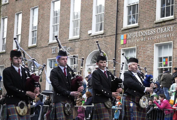 Grup üyeleri, İskoç boru