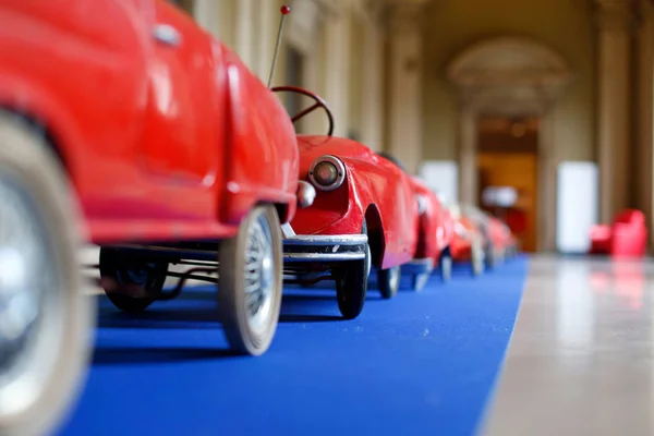 Özel sergi Martinengo Sarayı'nda ahşap bir araba modeli